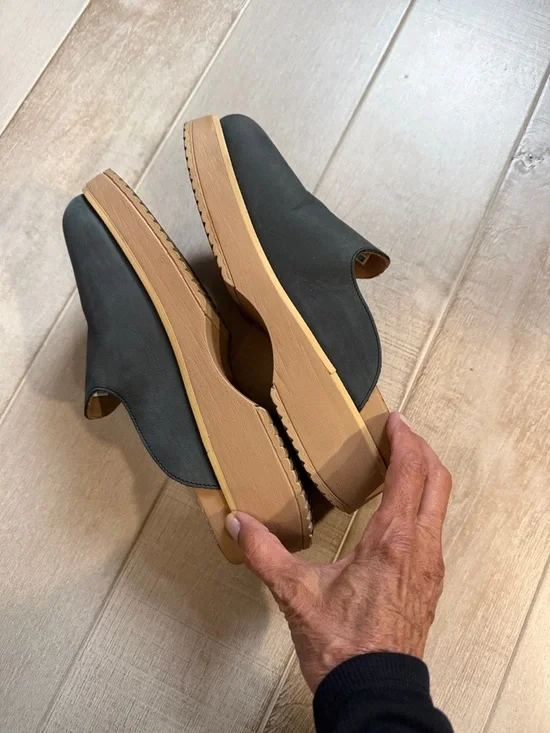 Reef Black and Tan Platform Mule Clogs - Picture 2 of 7